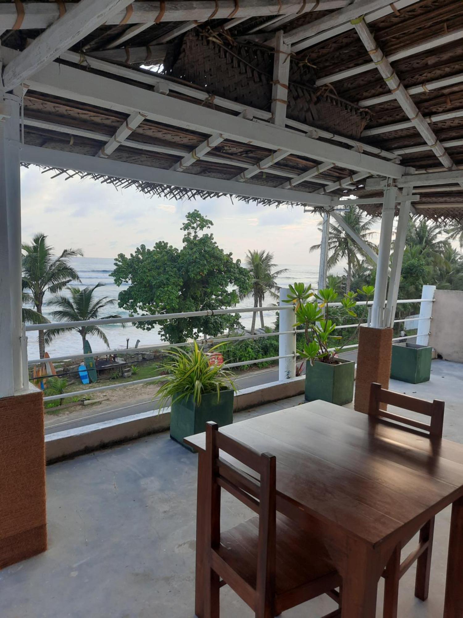 White Surfing Beach Resort Unawatuna Eksteriør bilde