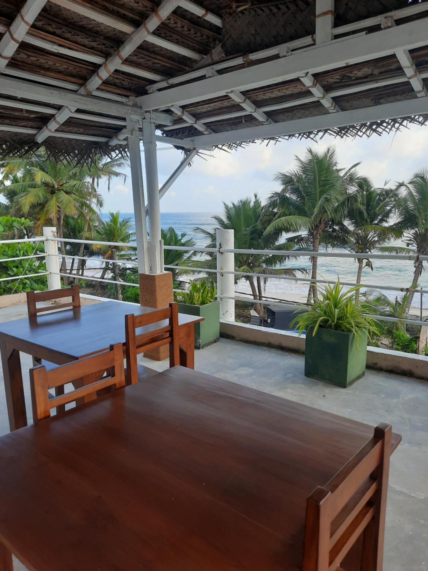 White Surfing Beach Resort Unawatuna Eksteriør bilde