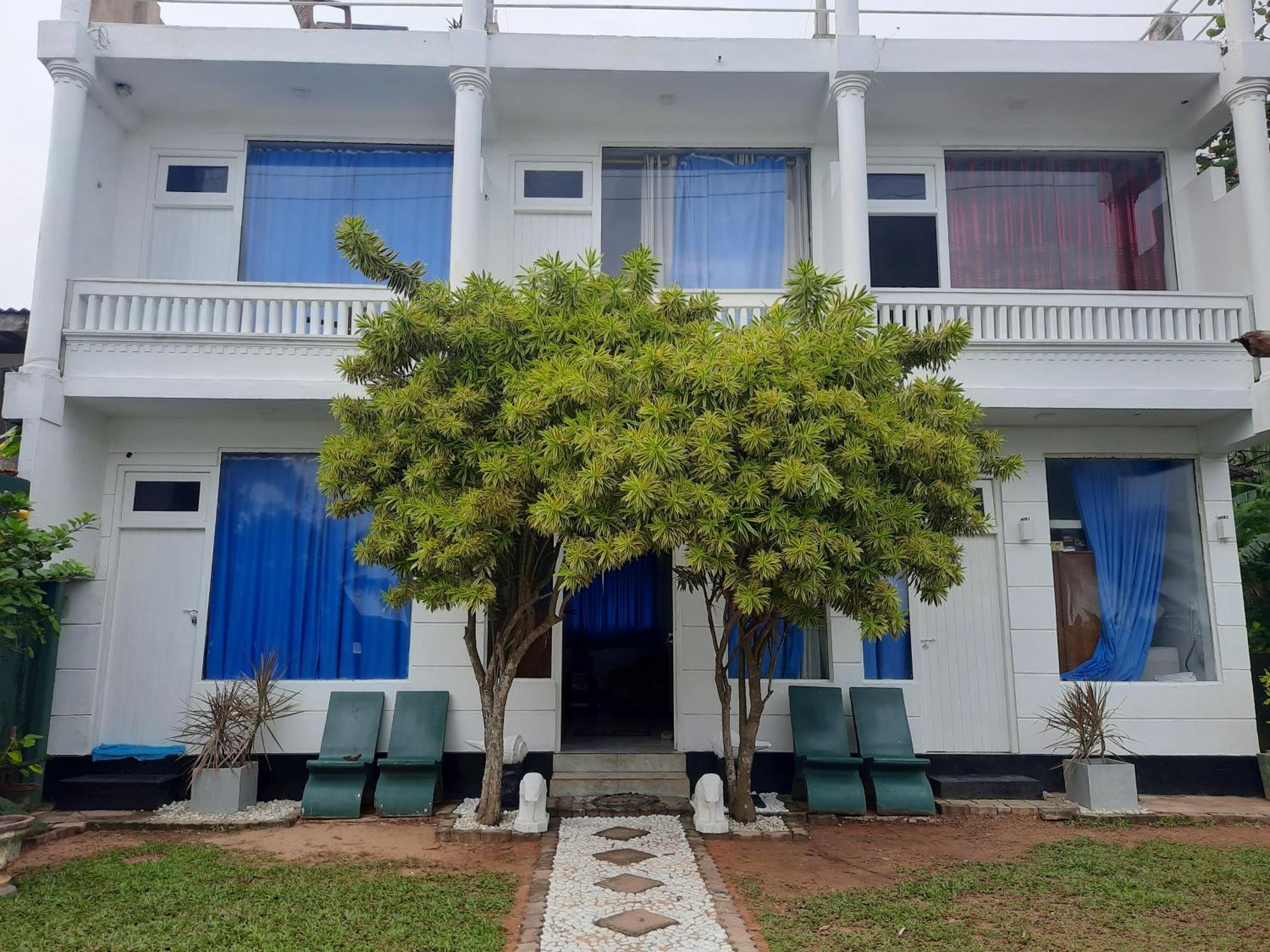 White Surfing Beach Resort Unawatuna Eksteriør bilde