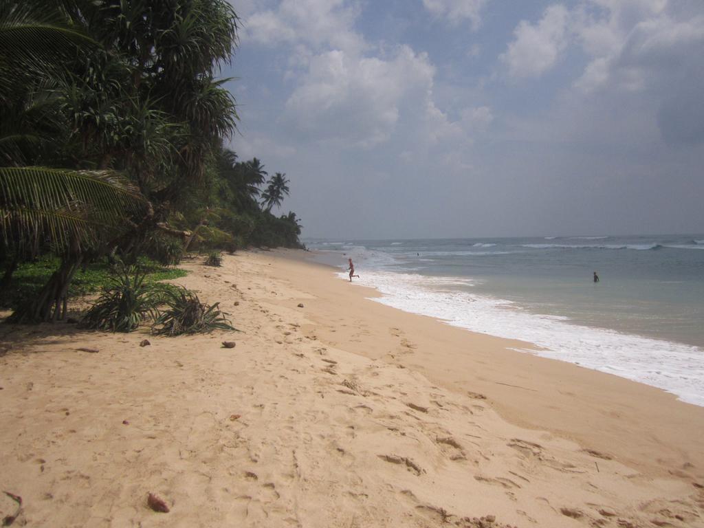 White Surfing Beach Resort Unawatuna Eksteriør bilde