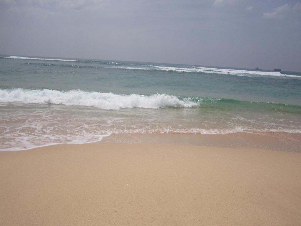 White Surfing Beach Resort Unawatuna Eksteriør bilde