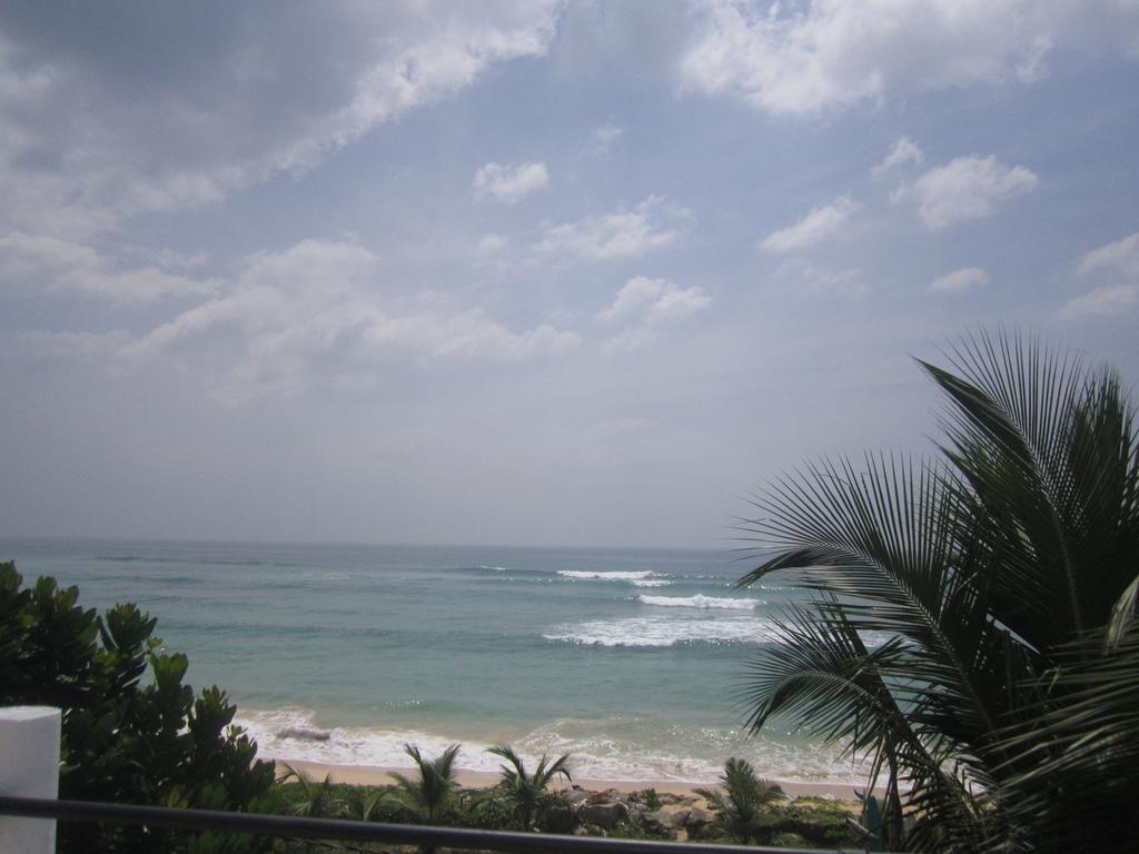 White Surfing Beach Resort Unawatuna Eksteriør bilde